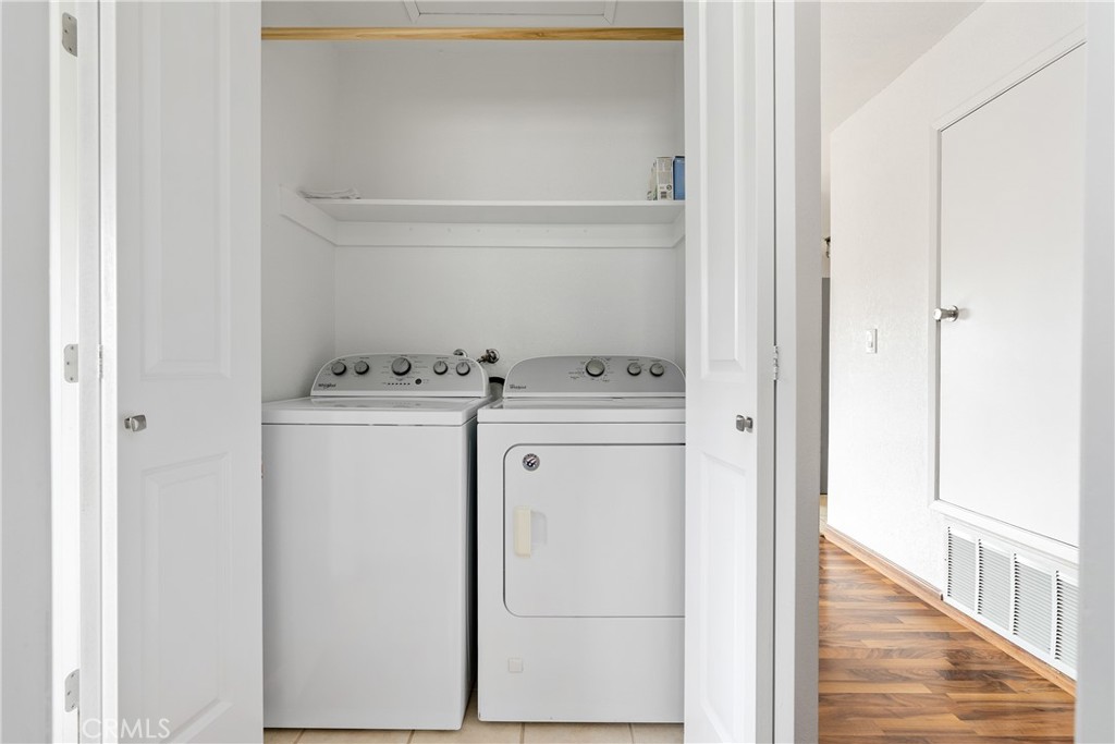 18 Flag Way Paso Robles, CA 93446 - Photo 11 of 22 a utility room with washer and dryer