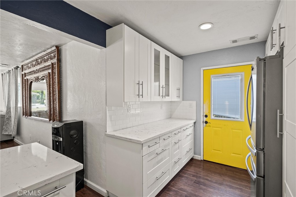 417 Jefferson Street Willows, CA 95988 - Photo 10 of 32 a bedroom with a bed and wooden floor