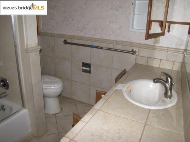 20280 Little Valley Road Groveland, CA 95321 - Photo 14 of 32 a bathroom with a sink and toilet