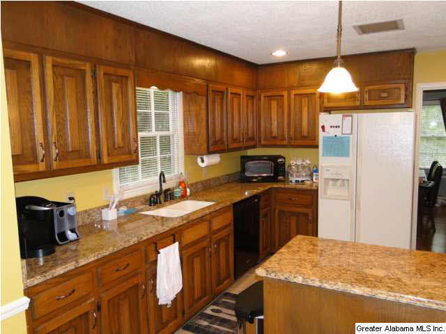 1821 Hamilton Road Pelham, AL 35124 - Photo 3 of 16
