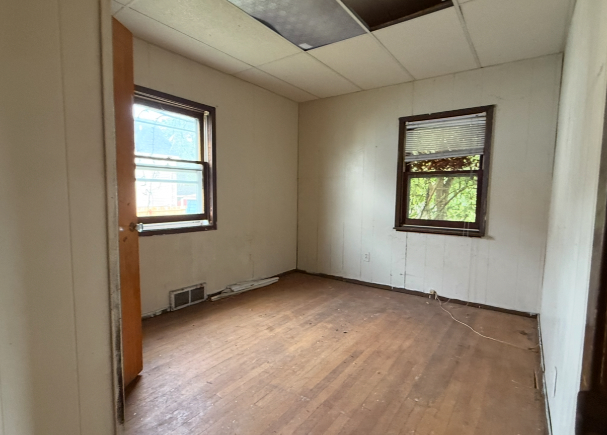 28 156th Street Calumet City, IL 60409 - Photo 6 of 24 an empty room with windows