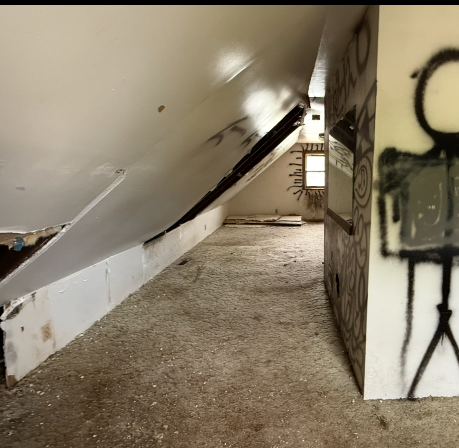 28 156th Street Calumet City, IL 60409 - Photo 10 of 24 a view of a hallway to a room