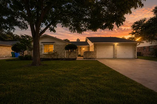 $299,900 | 2301 Lillie Lane, Taylor, TX 76574