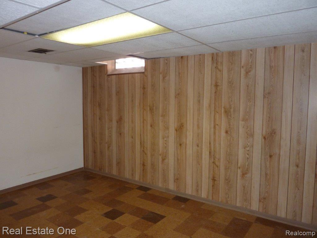 19637 Rensellor Street Livonia, MI 48152 - Photo 9 of 13