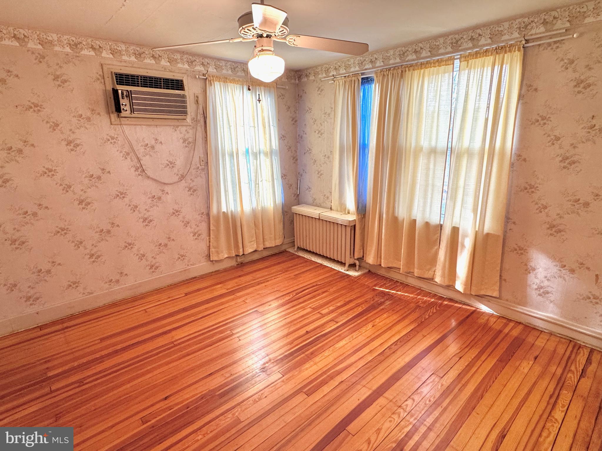 331 Sunset Road Reading, PA 19611 - Photo 14 of 32 wooden floor in an empty room with a window
