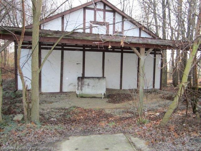 5605 Ewalt Road Imlay City, MI 48444 - Photo 2 of 25 Barn 2 fuel tank.jpg