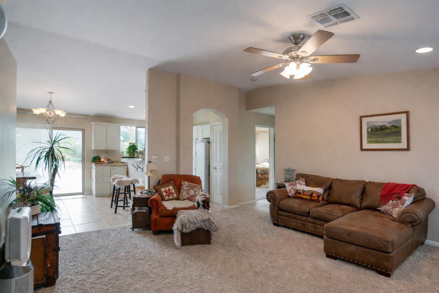 61869 Grand View Circle Joshua Tree, CA 92252 - Photo 7 of 34 Living room 1
