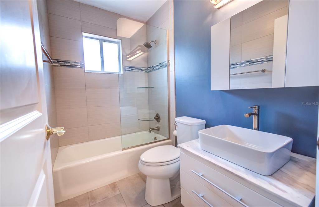 600 Carriage House Lane, Unit 201 Nokomis, FL 34275 - Photo 18 of 23 a bathroom with a toilet a sink and bathtub