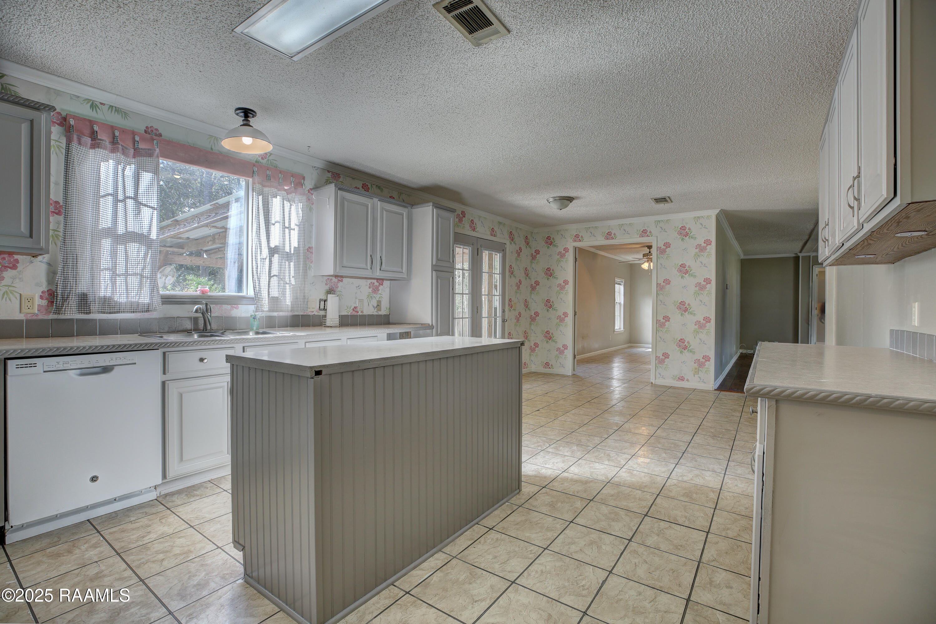 305 Demette Road Lafayette, LA 70508 - Photo 6 of 16 305 Demette-6