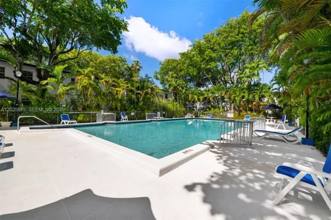 $350,000 | 5605 Southwest 80th Street, Unit 10D, Miami, FL 33143