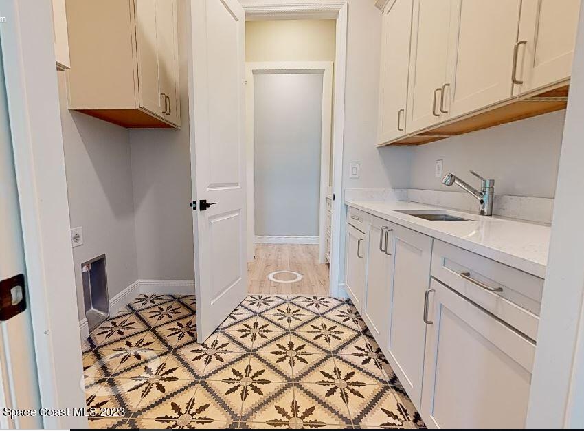 3940 Domain Court Melbourne, FL 32934 - Photo 18 of 27 a bathroom with a sink and a mirror