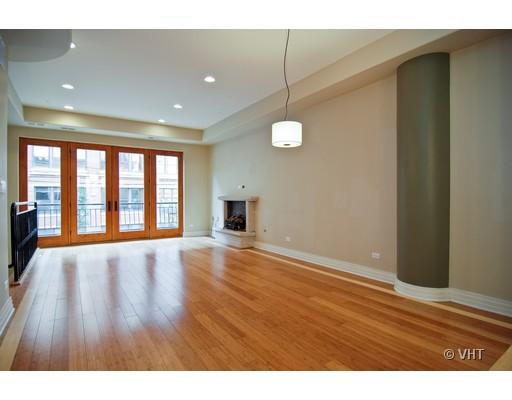 916 West Van Buren Street Chicago, IL 60607 - Photo 2 of 10 a view of an empty room with wooden floor and a window