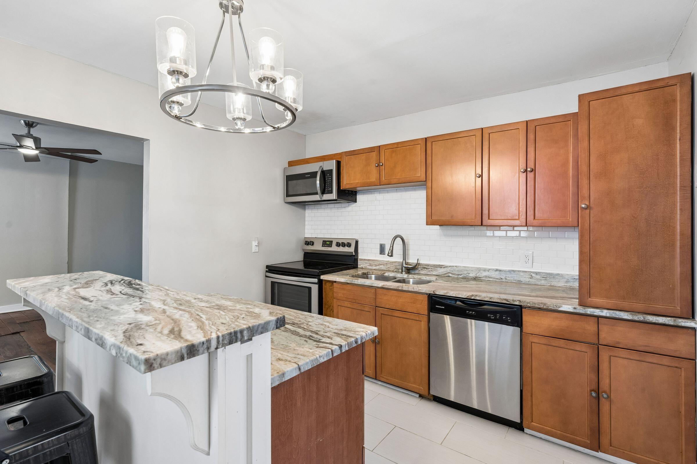 20 Amherst Street, Unit B Charleston, SC 29403 - Photo 16 of 34 20AmherstSt-KeenEyeMarketing-027