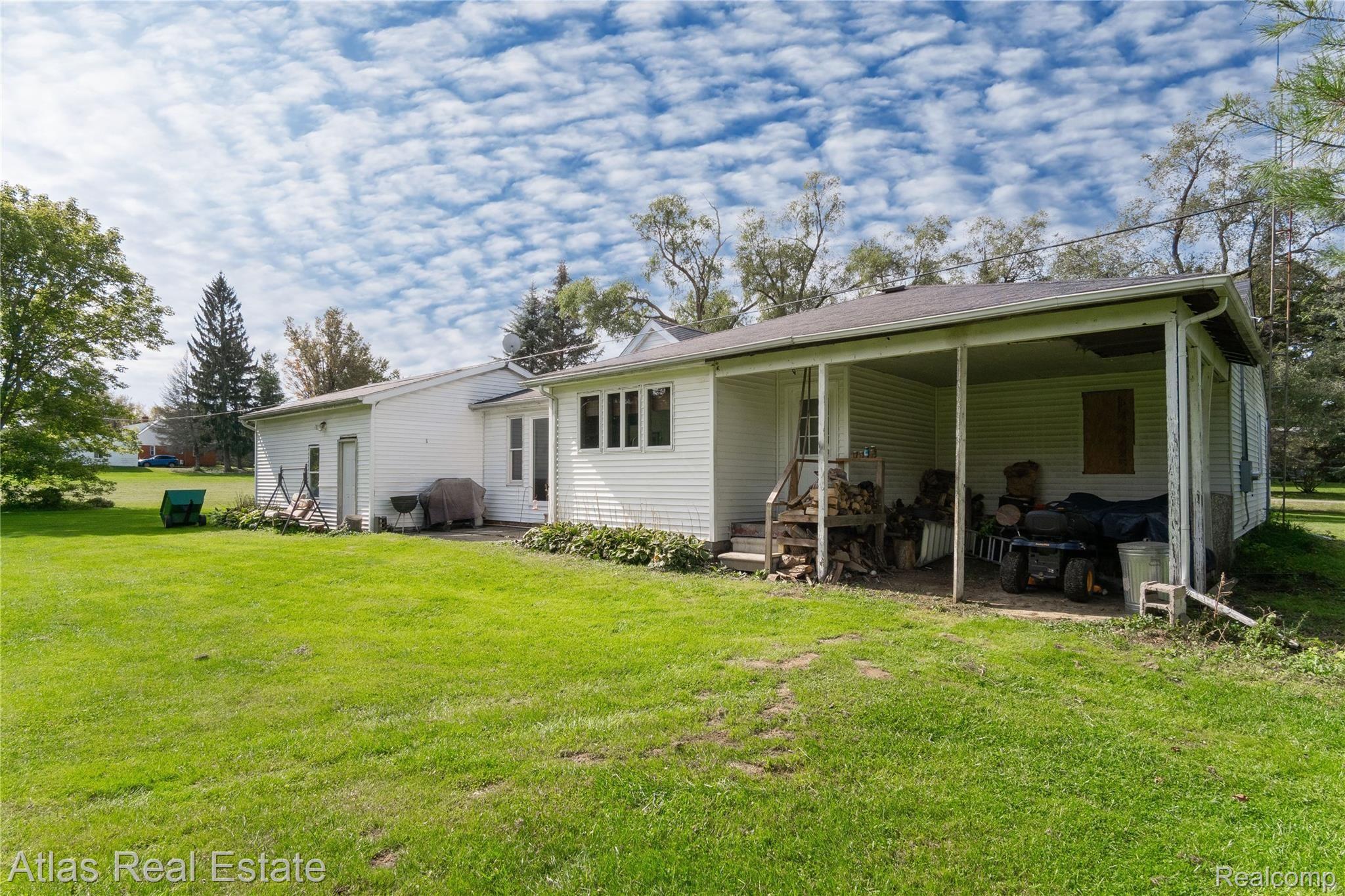 4333 Howe Road Grand Blanc, MI 48439 - Photo 7 of 42 Exteriors (7 of 13).jpg
