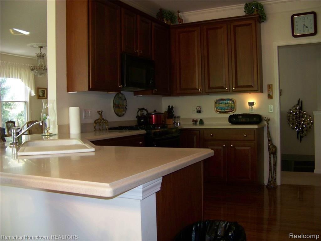 11184 Pinehurst Road Plymouth, MI 48170 - Photo 7 of 29 Kitchne 2.jpg