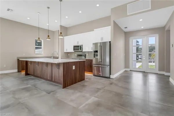 $998,800 | 1415 13th Avenue North, Naples, FL 34102