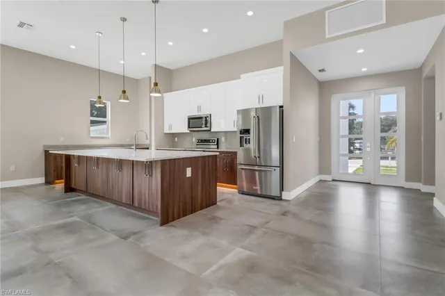 $998,800 | 1415 13th Avenue North, Naples, FL 34102