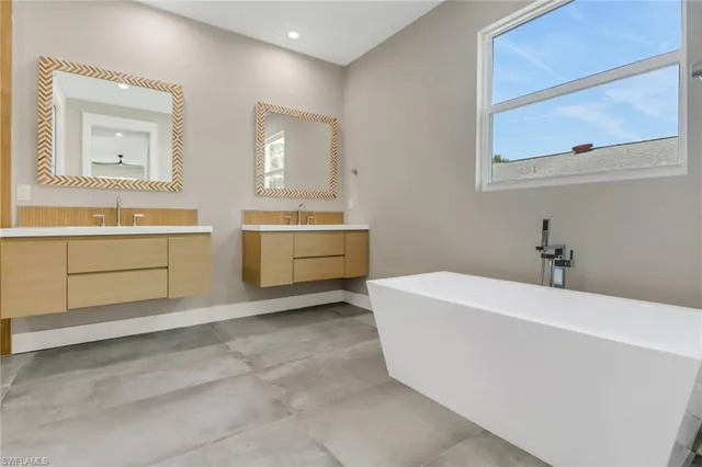 $998,800 | 1415 13th Avenue North, Naples, FL 34102