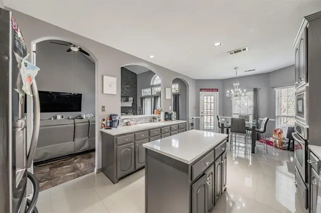 a view of yard with tree