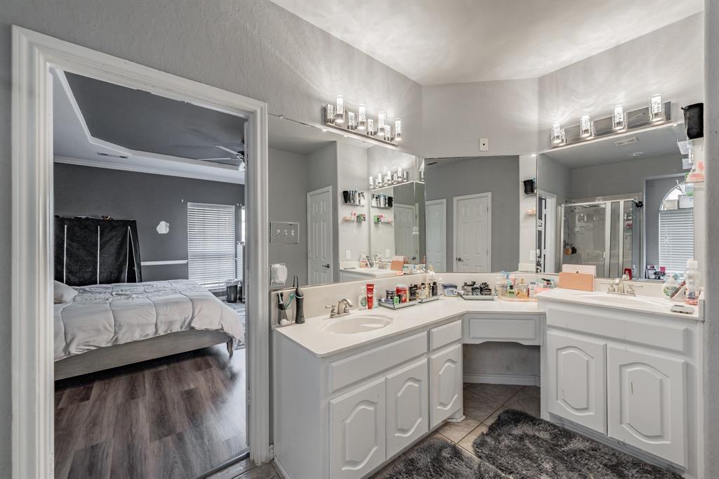 5243 West Cove Way Grand Prairie, TX 75052 - Photo 23 of 38 a bathroom with a sink a large mirror and a bathtub