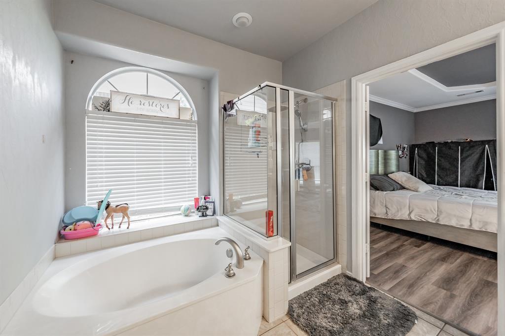 5243 West Cove Way Grand Prairie, TX 75052 - Photo 25 of 38 a en suite spacious bathroom with a tub and shower