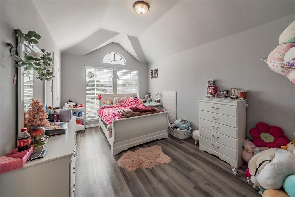 5243 West Cove Way Grand Prairie, TX 75052 - Photo 31 of 38 a living room with furniture and a large window