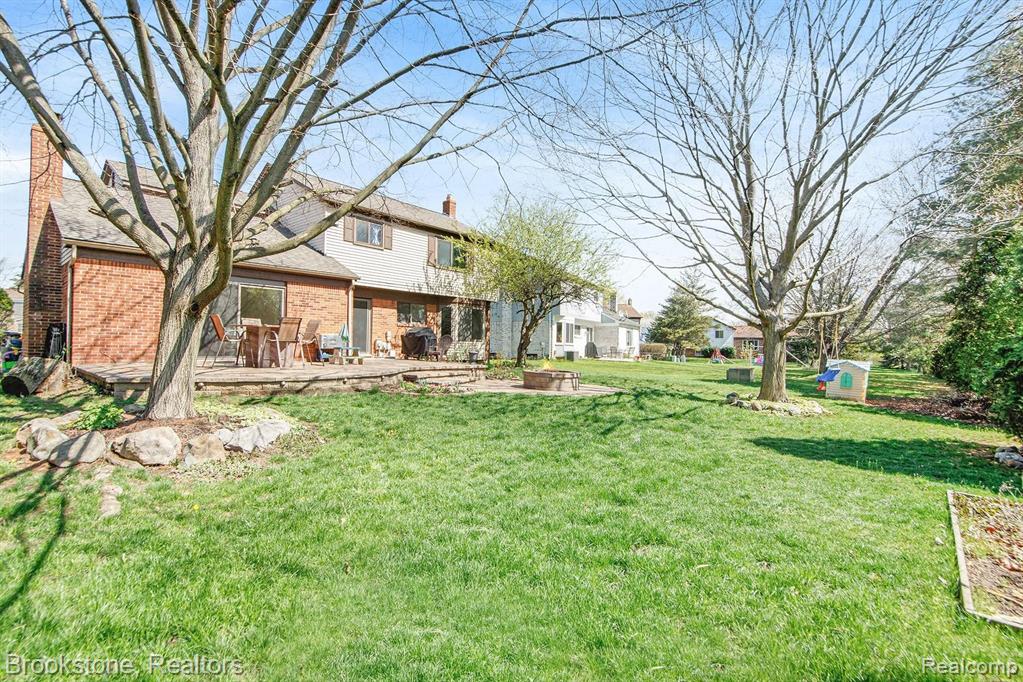 744 Baker Street Rochester Hills, MI 48307 - Photo 4 of 38