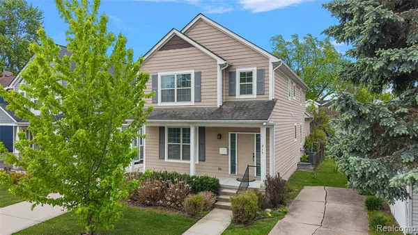 $650,000 | 215 La Plaza Court, Royal Oak, MI 48073