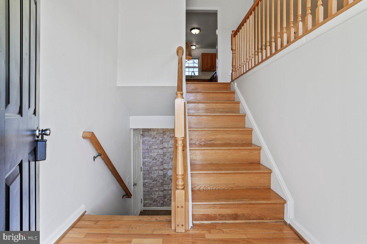 994 View Crest Court Front Royal, VA 22630 - Photo 9 of 33 a view of entryway
