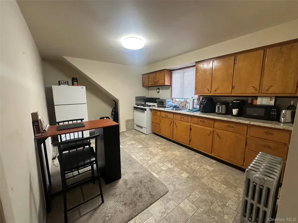 $2,000 | 63 Wolfle Street, Unit 2, Glen Cove, NY 11542