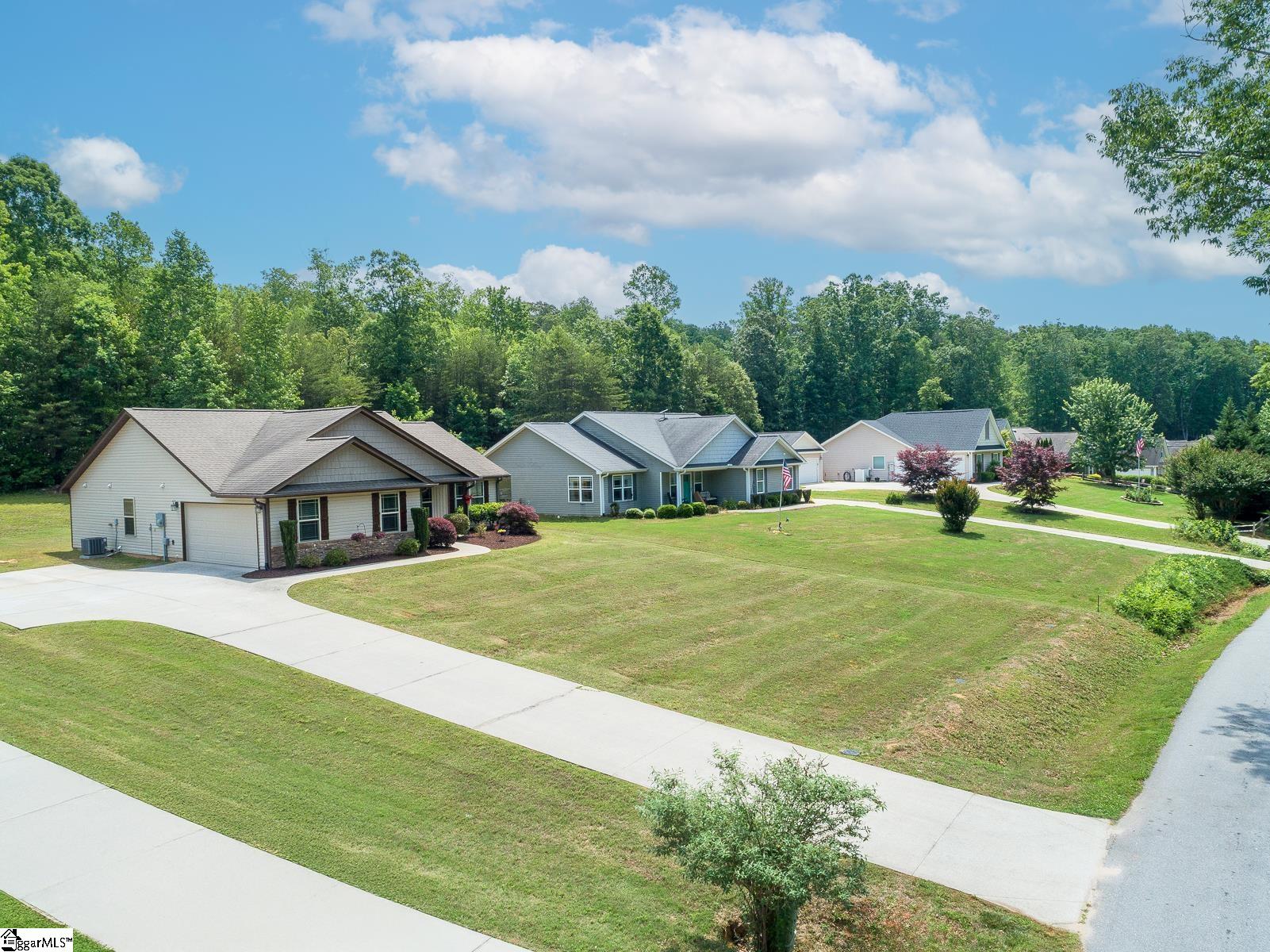 452 Bowers Road Travelers Rest, SC 29690 - Photo 3 of 40