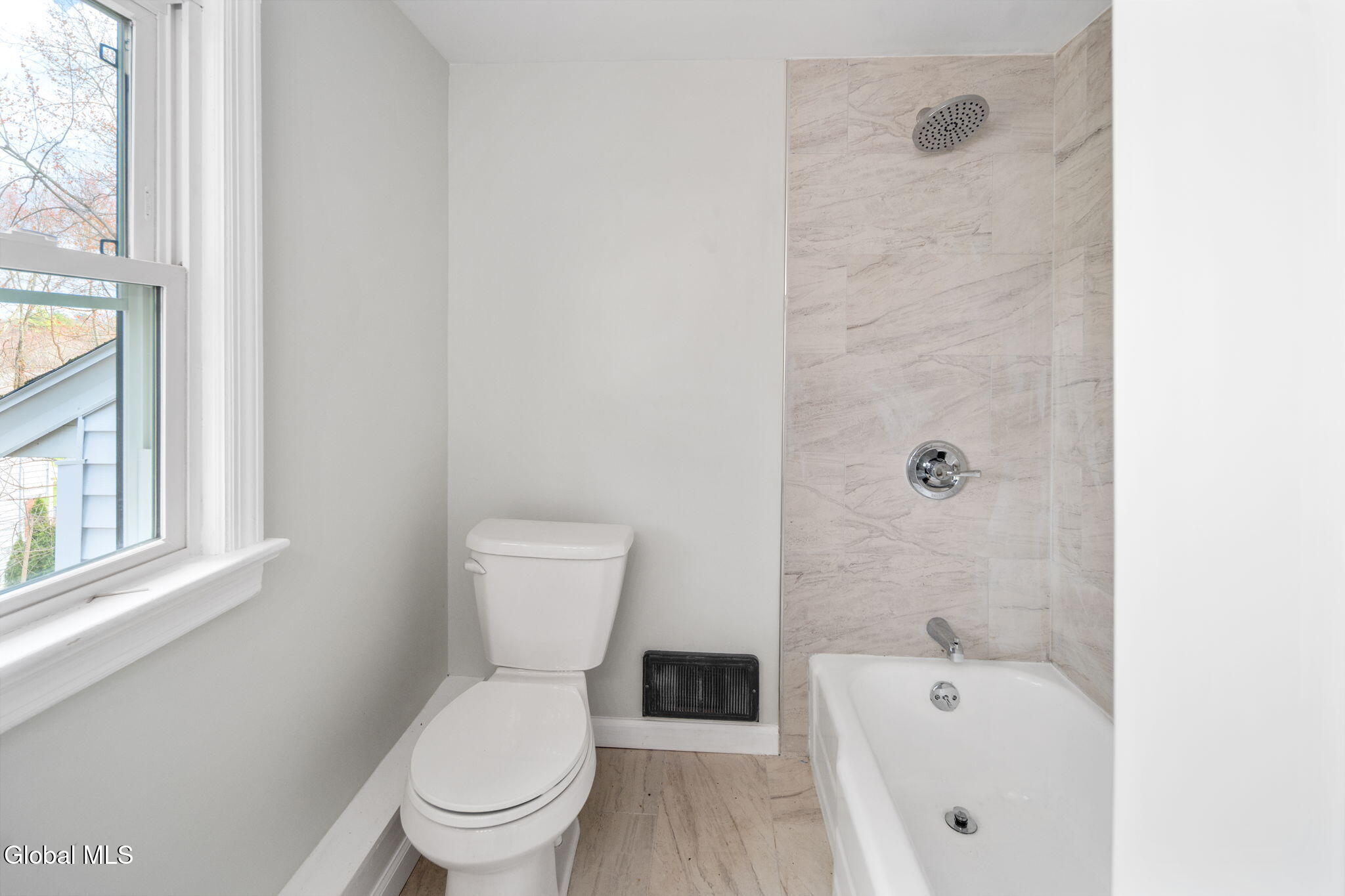 1030 Atateka Road Niskayuna, NY 12309 - Photo 12 of 44 27-1030AtatekaRd_27