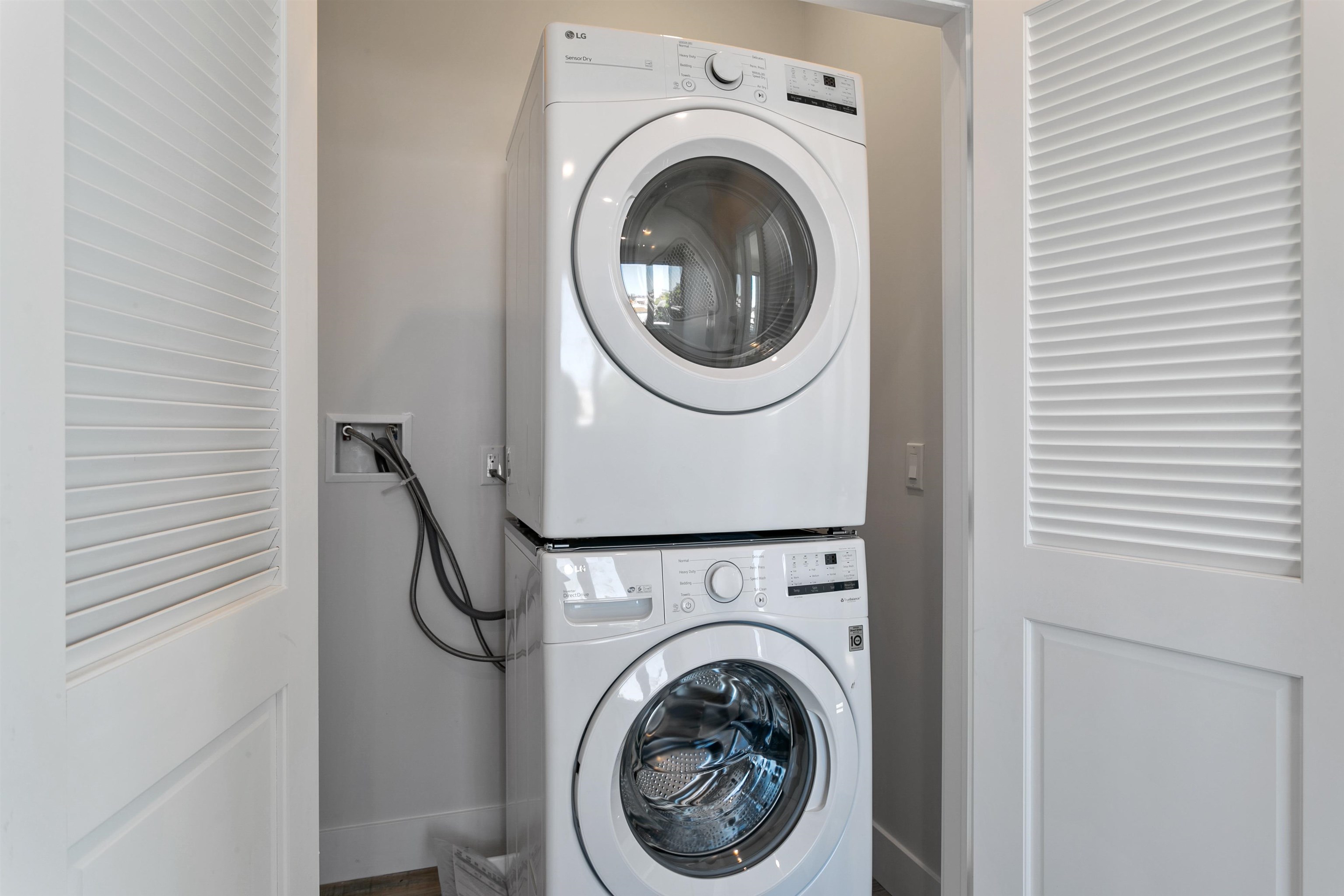 6701 John F. Kennedy Boulevard, Unit 215 North Bergen, NJ 07047 - Photo 10 of 14 a utility room with dryer and washer
