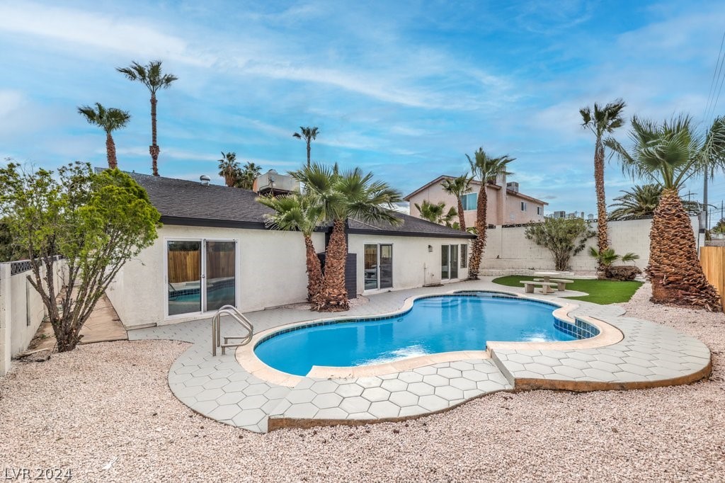 4092 Ridgewood Avenue Las Vegas, NV 89120 - Photo 7 of 41