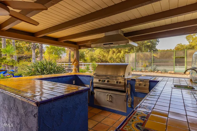 a view of a tennis court