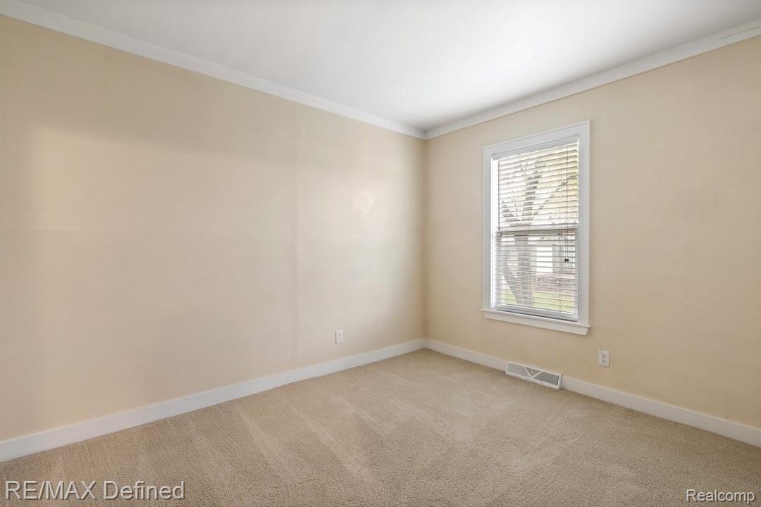 192 West Tienken Road Rochester, MI 48307 - Photo 11 of 38 192-Tienken-Rd-12.jpg