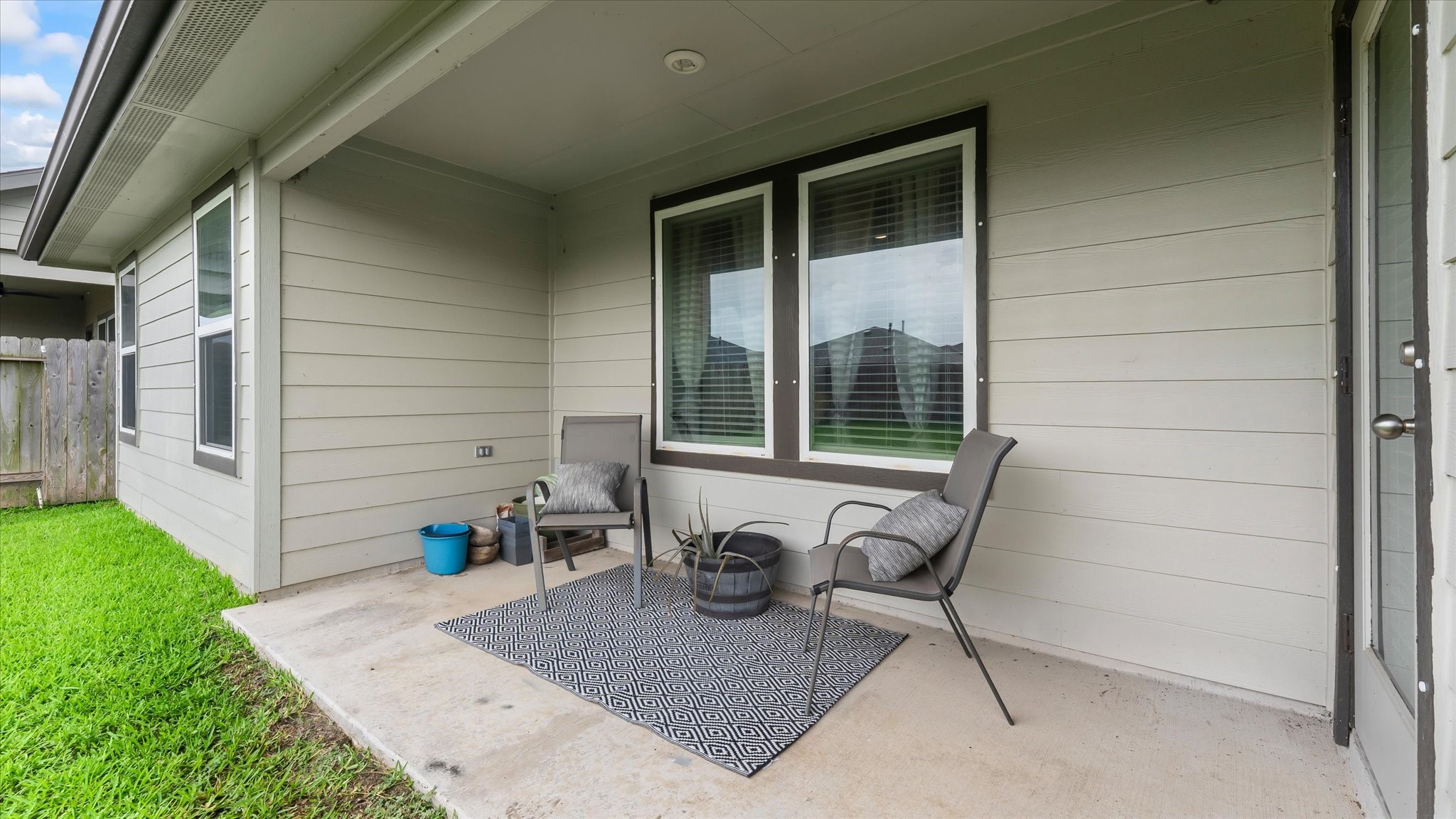 8219 Precious Passing Way Rosharon, TX 77583 - Photo 18 of 24 Backyard Patio