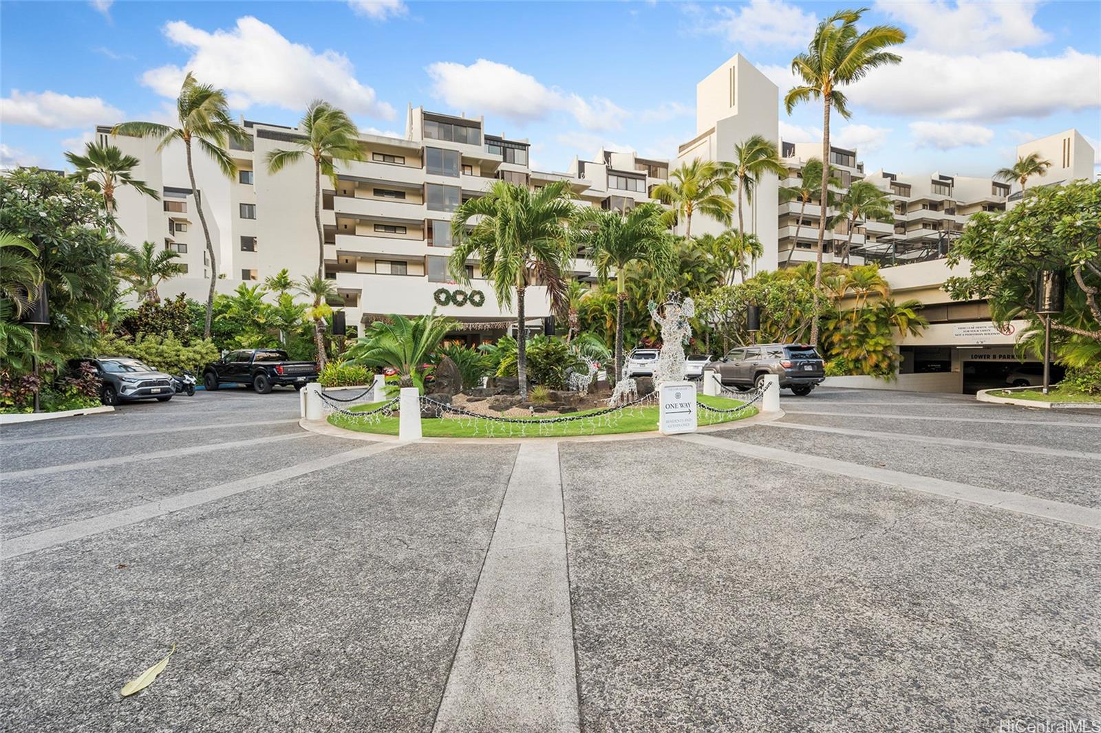 500 Lunalilo Home Road, Unit 26L Honolulu, HI 96825 - Photo 14 of 24 a view of tall buildings