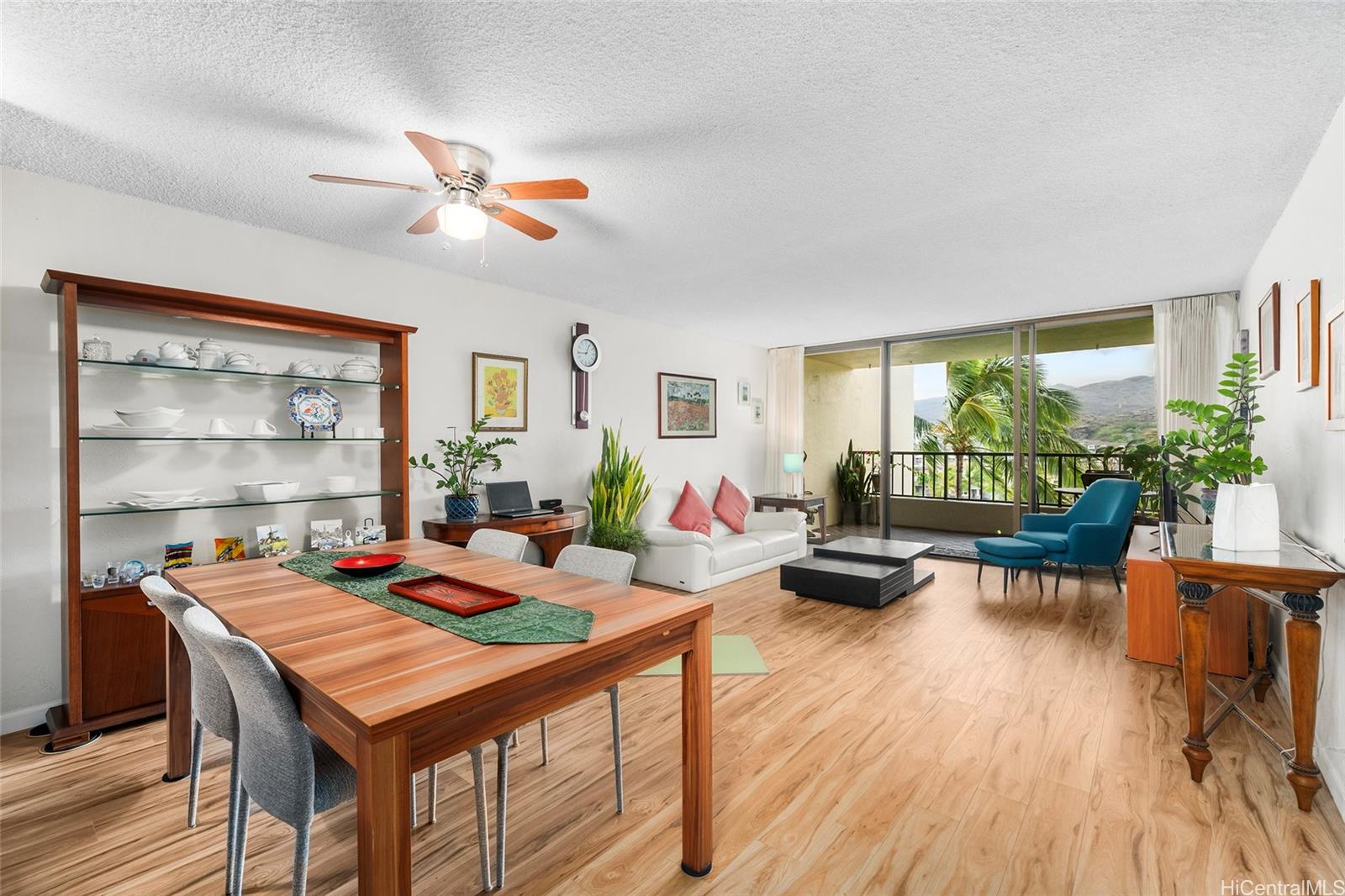 500 Lunalilo Home Road, Unit 26L Honolulu, HI 96825 - Photo 2 of 24 a living room with furniture a table and a large window