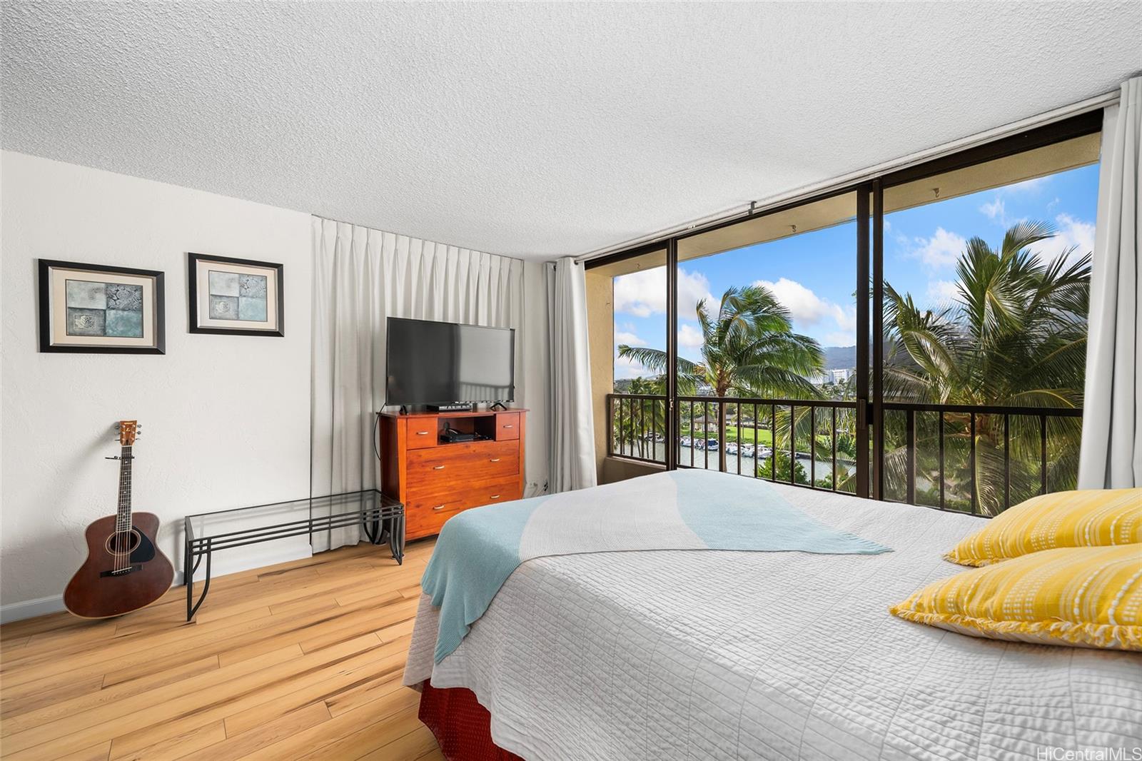 500 Lunalilo Home Road, Unit 26L Honolulu, HI 96825 - Photo 9 of 24 a bedroom with a bed and a large window