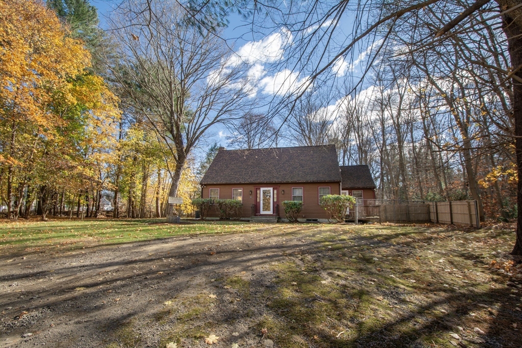 10 Cynthia Way Hanover, MA 02339 - Photo 3 of 38 Gallery Image 3