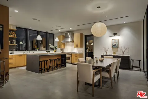 $3,200,000 | 33433 Decker School Road, Malibu, CA 90265