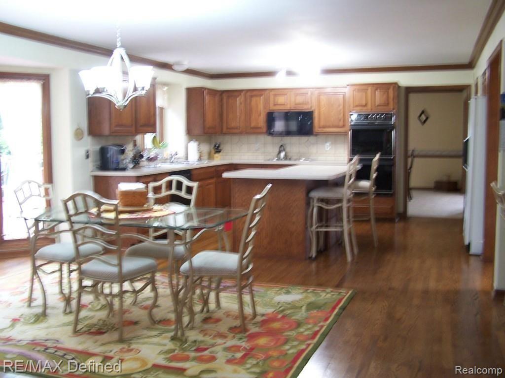3096 Eastpointe Court Rochester, MI 48306 - Photo 5 of 32 Kitchen and Breakfast Nook