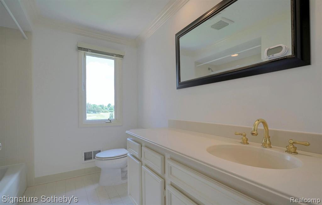 1875 Pine Ridge Lane Bloomfield Hills, MI 48302 - Photo 27 of 40