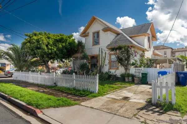 $1,050,000 | 4496 Campus Avenue, San Diego, CA 92116
