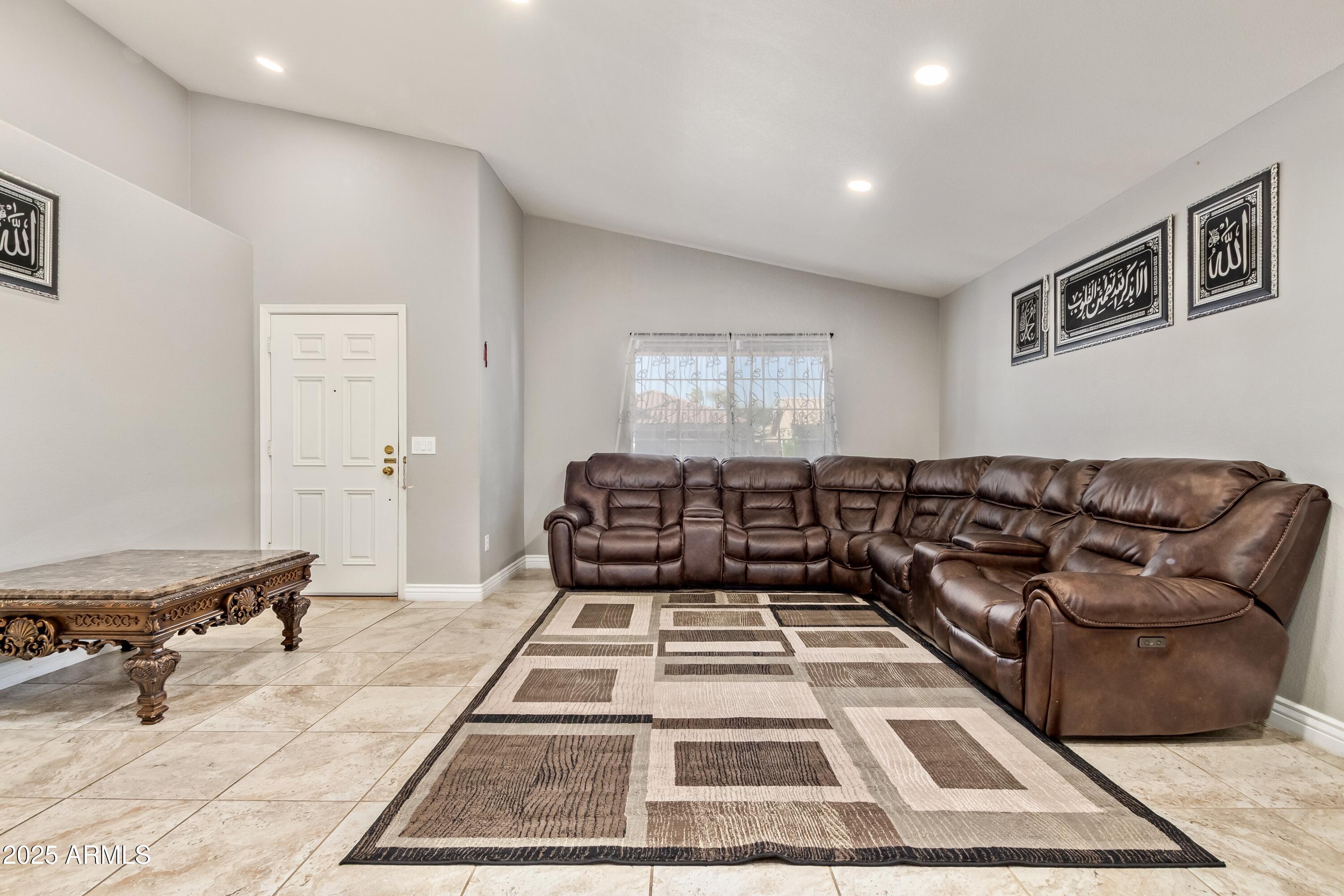 3935 West Charter Oak Road Phoenix, AZ 85029 - Photo 7 of 18 IMG_3926