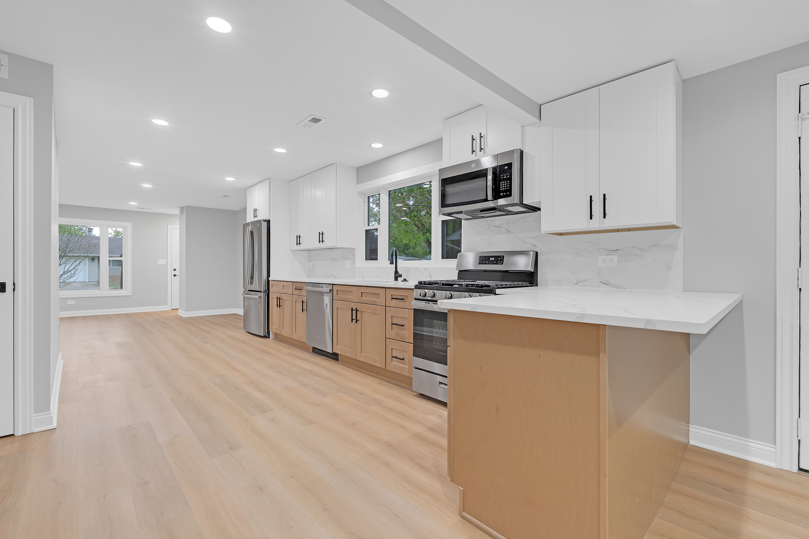 15 Johnathan Road Lake Zurich, IL 60047 - Photo 10 of 44 Gallery Image 10