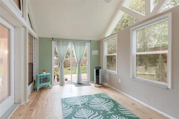 $2,400 | 913 Cherry Hills Drive, Huntsville, TX 77340