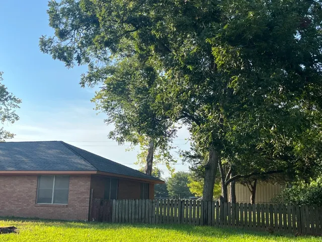 $2,200 | 106 Jane Drive, Columbus, TX 78934