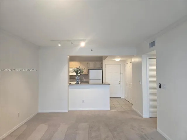 $2,250 | 2665 Southwest 37th Avenue, Unit 401, Miami, FL 33133